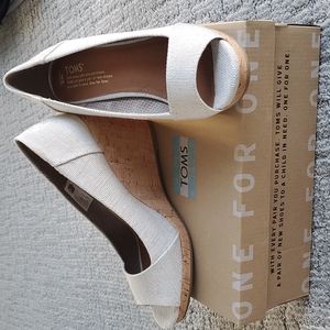 New Toms Wedges 8W